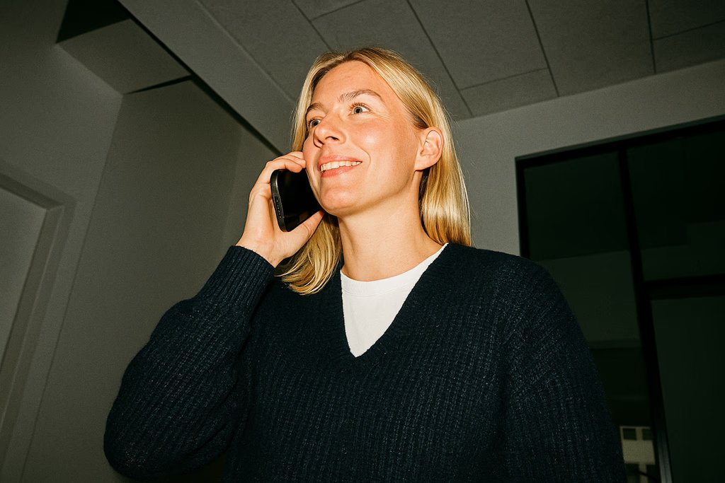 Woman talking on her smartphone.